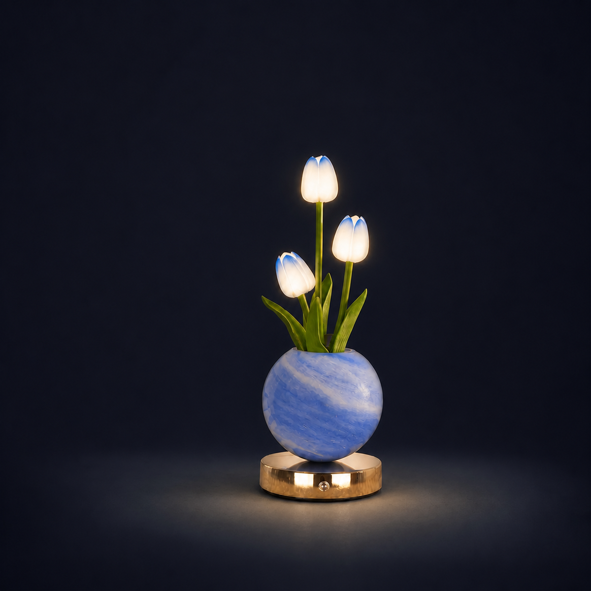 
Tulip Bouquet – Rechargeable Tulip Lamp - studio view