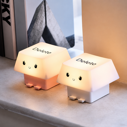Lámpara nocturna KeyGlow con tecla de borrar bonita