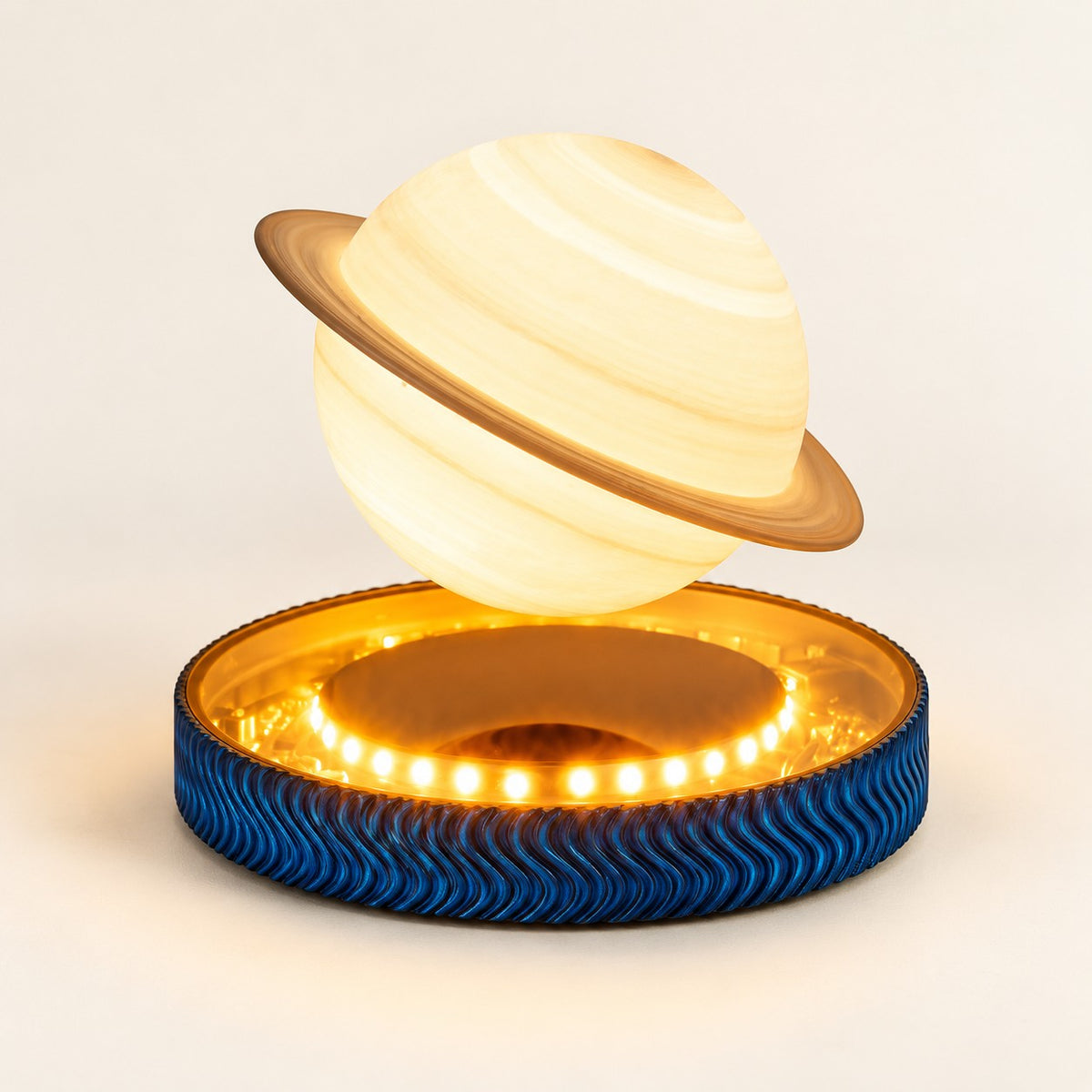 Floating Saturn – Floating Lamp - studio view