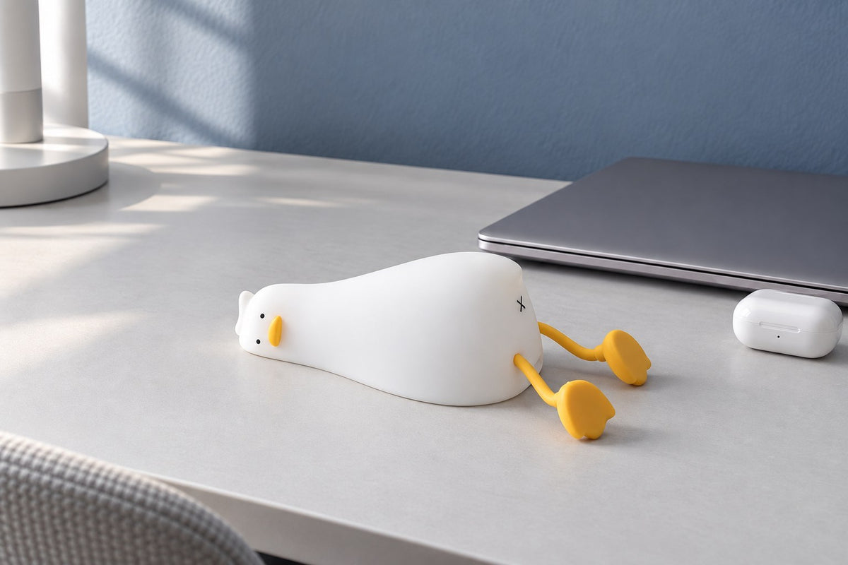ObiFlopsy – Lying-Flat Duck Night Lamp with the light switched off