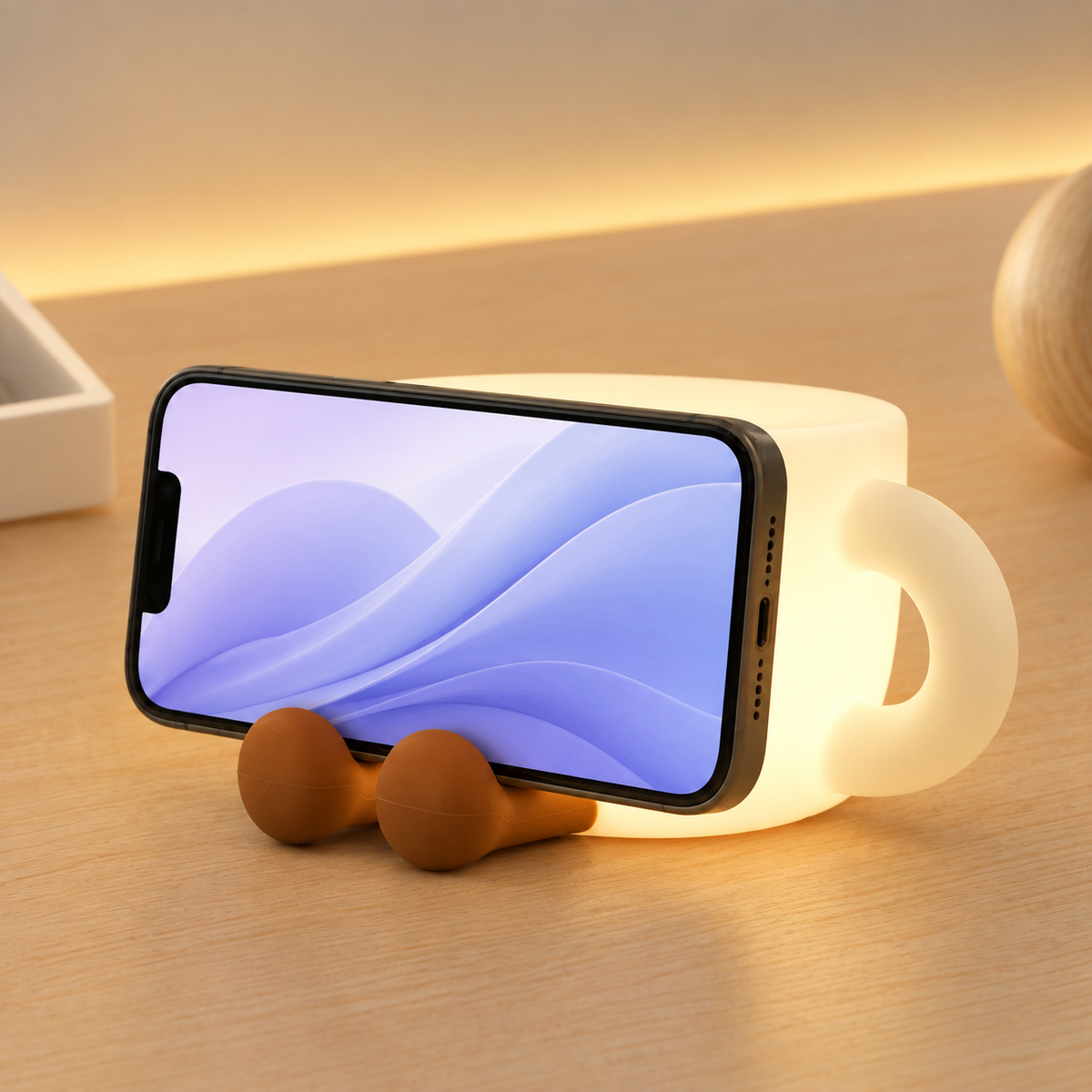 
ObiLatte — supporting a smartphone on its front feet