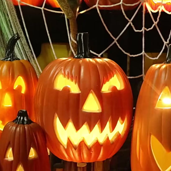 Pumpkin Patch – Carved Pumpkin Lamp