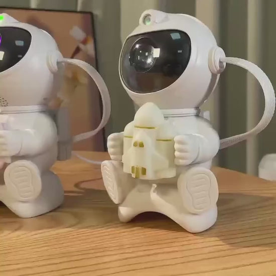 Space Cadet – Astronaut Galaxy Projector Lamp