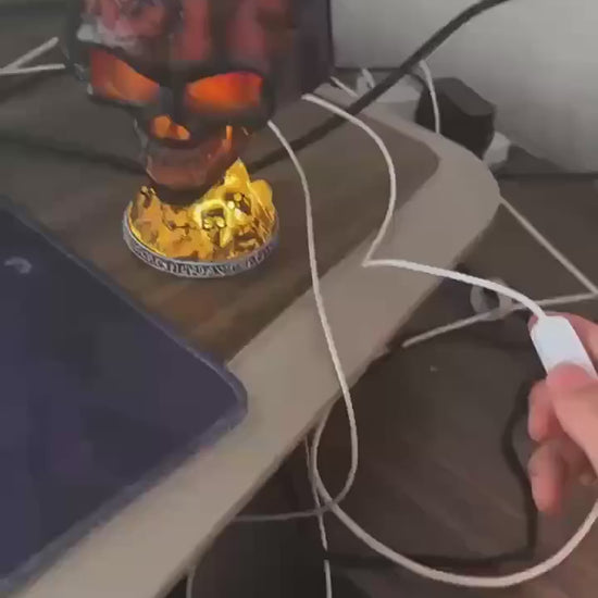 Cracked Skull – Resin Skull Lamp
