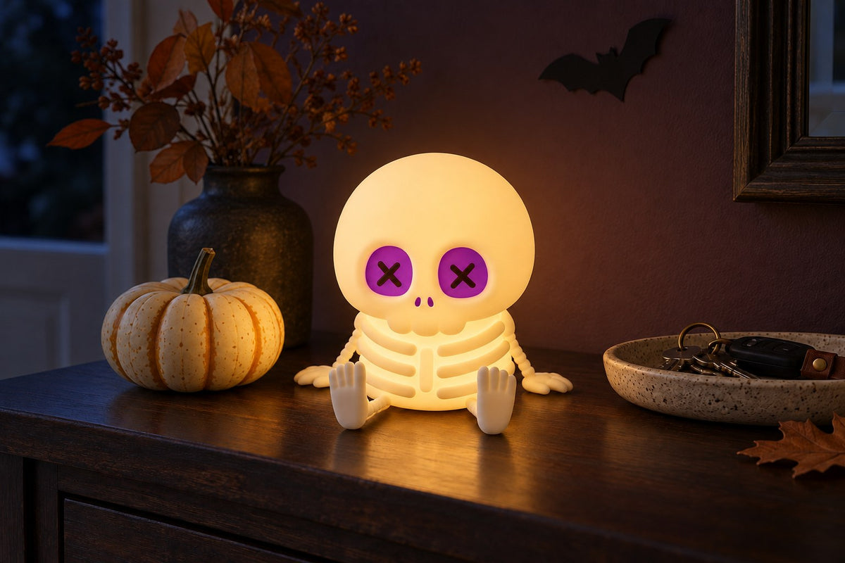 ObiSkully – Halloween Skull Lamp with the light switched on