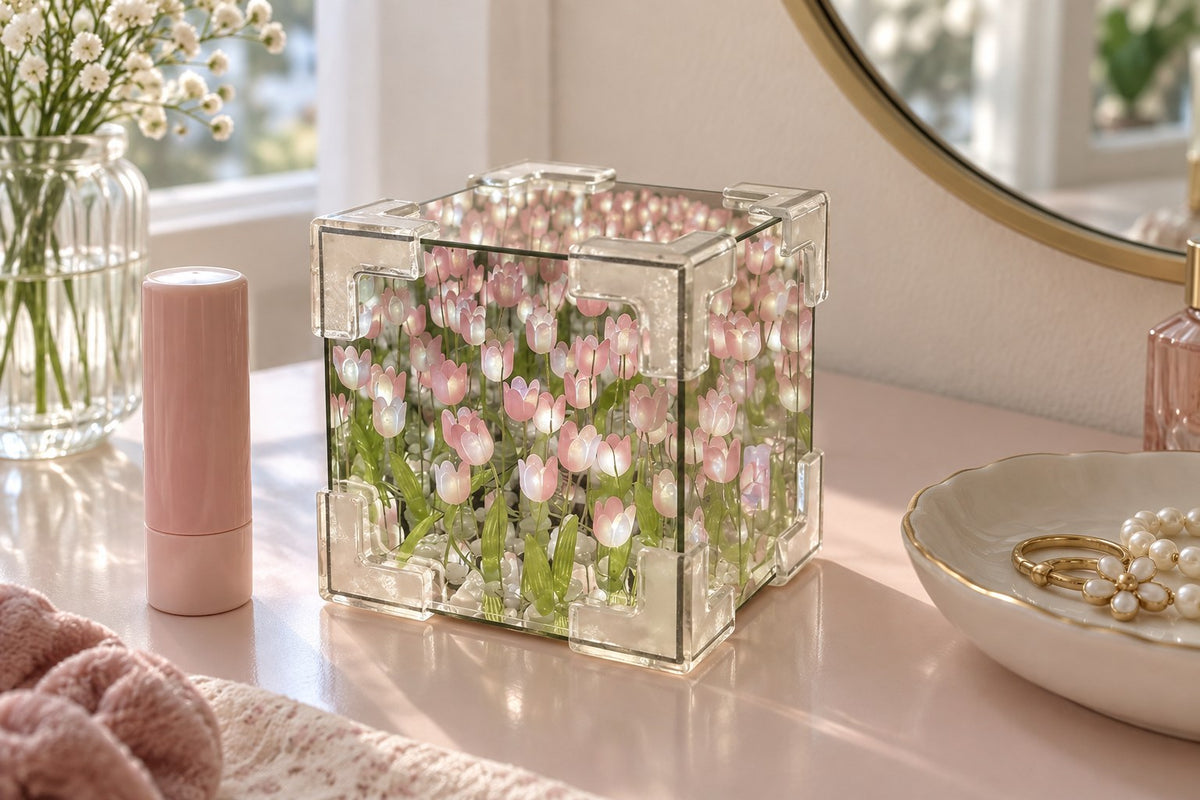 Tulip Mirror XL – DIY Tulip Mirror Cube Lamp Kit with the light switched off